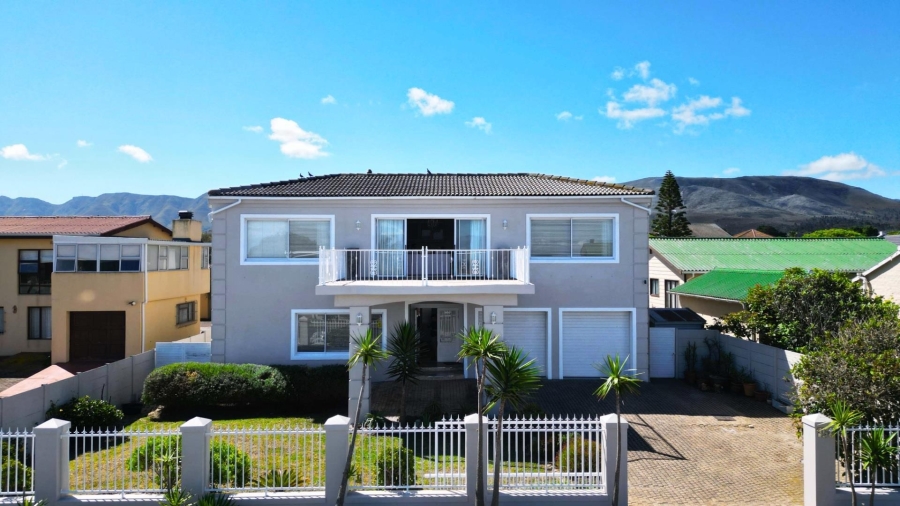 5 Bedroom Property for Sale in Sandbaai Western Cape